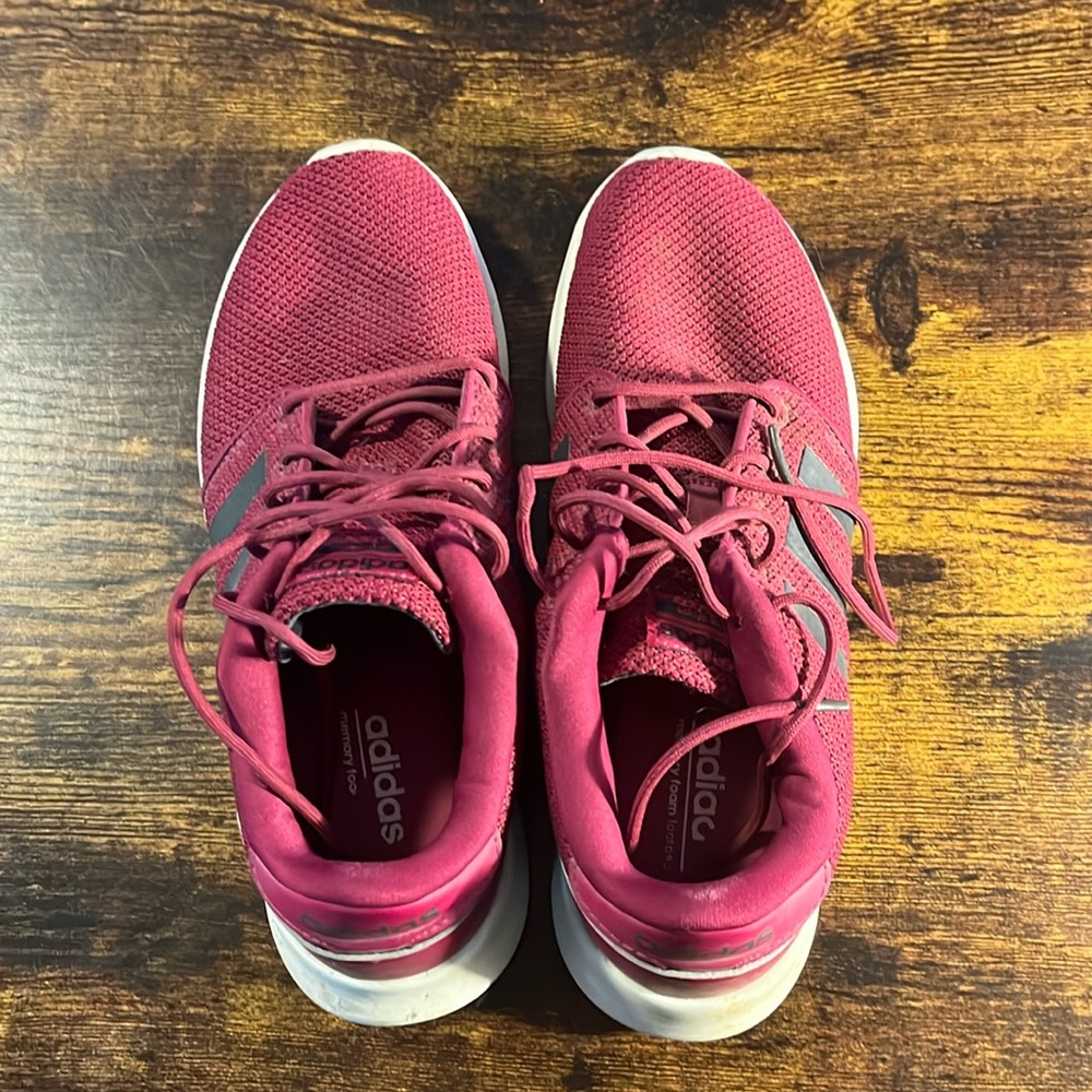 Adidas Cloudfoam memory foam running shoes burgundy 👟